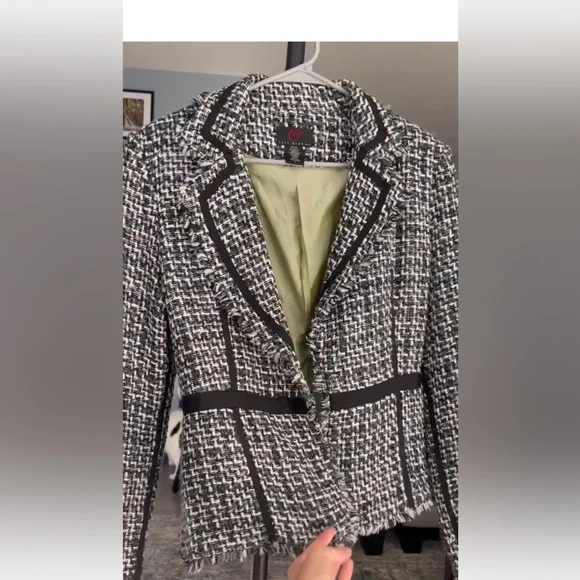 True Meaning Distressed Tweed Blazer Button Closure Black Trim Accents Size 8 - Picture 4 of 12